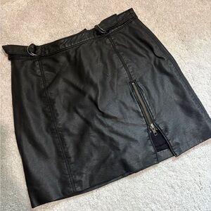 Free People Black Zip-Front Mini Skirt. Size 4.